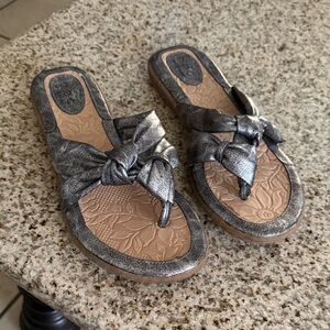 boc Metallic Pewter Knot-Front Toe-Loop Sandals